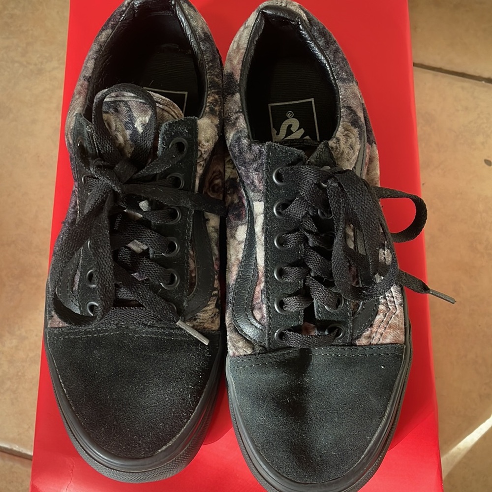 Vans Tennis Shoes - Picture 5 of 9